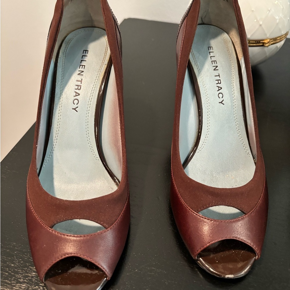 Ellen Tracy Brown open toe pumps.